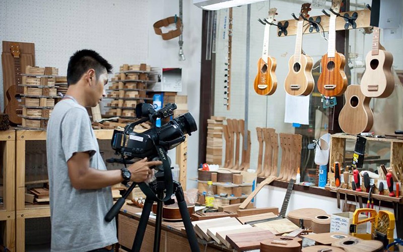 Channel 9 TV Program at Baan Ukulele Factory [2014]